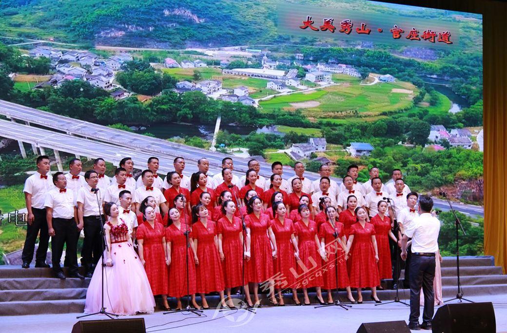 蜡笔小新美冴买了洗衣粉要洗衣服，发现梦冴有洗衣粉，白买了游戏画面